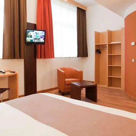 Ibis Hauptbahnhof קרלסרוהה