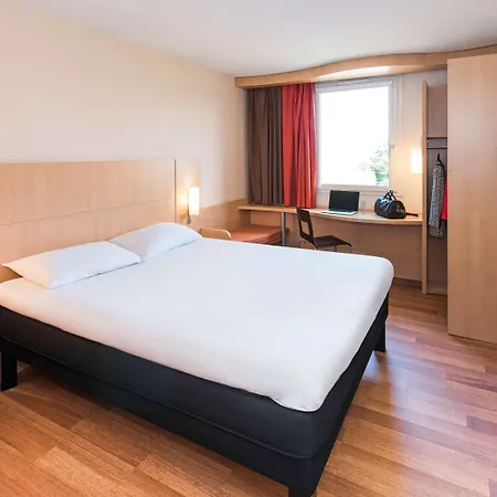 Ibis Hauptbahnhof קרלסרוהה