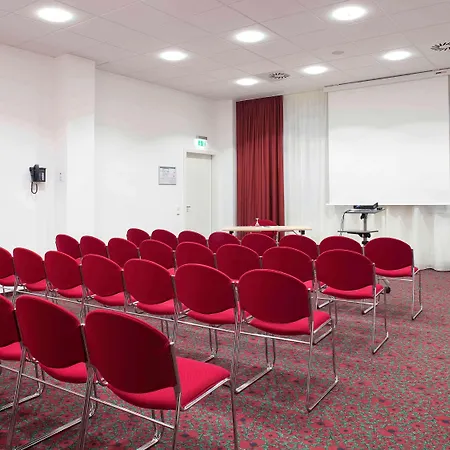 Ibis Hauptbahnhof 3* קרלסרוהה