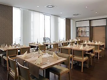 Ibis Hauptbahnhof מלון 3*